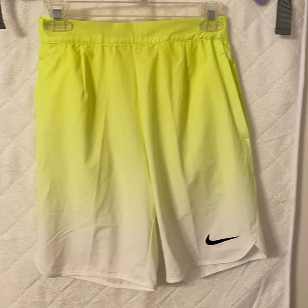 Nike dry fit shorts men’s XS - EUC